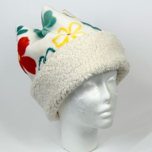 Retro Fleece Four Point Beanie - Picture 2 of 3